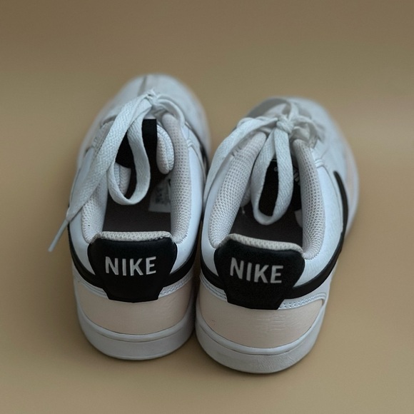 Nike Court Vision Low Peach and Black Size 5.5 - Picture 3 of 5